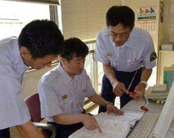 警防課
